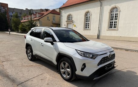 Toyota RAV4, 2020 год, 3 590 000 рублей, 2 фотография