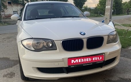 BMW 1 серия, 2009 год, 900 000 рублей, 2 фотография