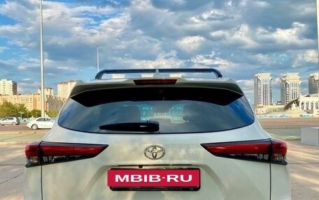 Toyota Highlander, 2021 год, 6 600 000 рублей, 5 фотография
