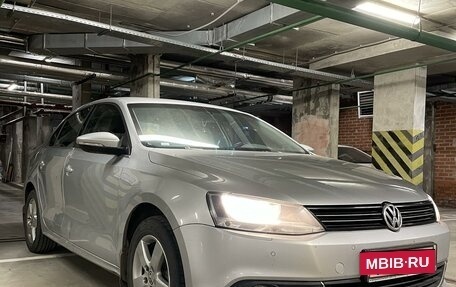 Volkswagen Jetta VI, 2013 год, 1 300 000 рублей, 3 фотография