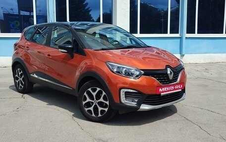 Renault Kaptur I рестайлинг, 2018 год, 1 850 000 рублей, 2 фотография