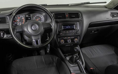 Volkswagen Jetta VI, 2013 год, 1 020 000 рублей, 20 фотография