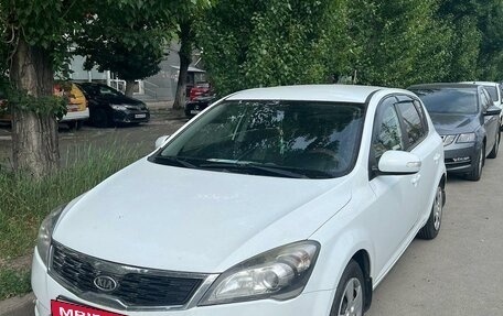 KIA cee'd I рестайлинг, 2011 год, 820 000 рублей, 2 фотография