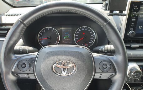 Toyota RAV4, 2020 год, 3 650 000 рублей, 5 фотография