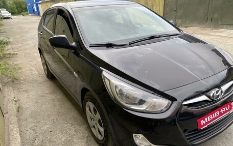 Hyundai Solaris II рестайлинг, 2011 год, 720 000 рублей, 2 фотография