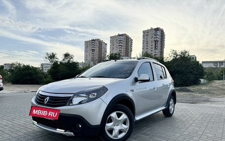 Renault Sandero I, 2013 год, 900 000 рублей, 2 фотография