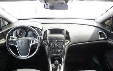 Opel Astra J, 2013 год, 880 000 рублей, 13 фотография