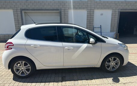 Peugeot 208 II, 2014 год, 650 000 рублей, 4 фотография