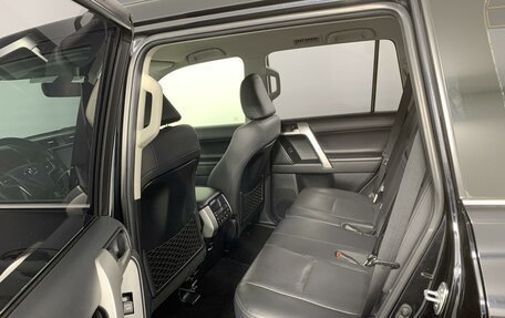 Toyota Land Cruiser Prado 150 рестайлинг 2, 2017 год, 5 000 000 рублей, 12 фотография