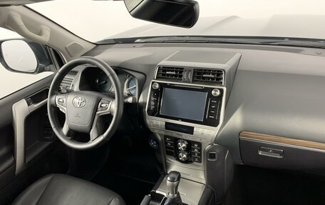 Toyota Land Cruiser Prado 150 рестайлинг 2, 2017 год, 5 000 000 рублей, 11 фотография