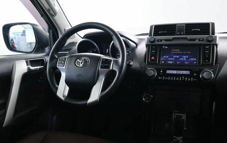 Toyota Land Cruiser Prado 150 рестайлинг 2, 2017 год, 3 650 000 рублей, 8 фотография