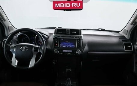 Toyota Land Cruiser Prado 150 рестайлинг 2, 2017 год, 3 650 000 рублей, 5 фотография