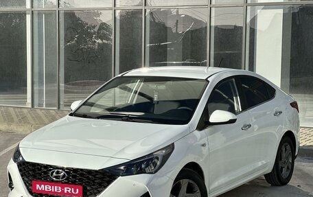 Hyundai Solaris II рестайлинг, 2021 год, 1 645 000 рублей, 1 фотография