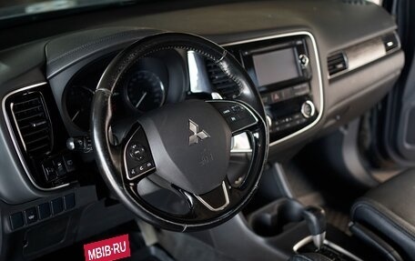 Mitsubishi Outlander III рестайлинг 3, 2015 год, 2 080 000 рублей, 10 фотография