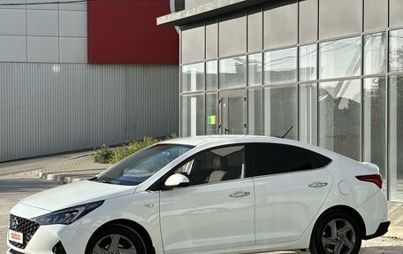 Hyundai Solaris II рестайлинг, 2021 год, 1 645 000 рублей, 16 фотография