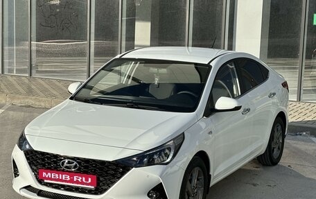 Hyundai Solaris II рестайлинг, 2021 год, 1 645 000 рублей, 3 фотография