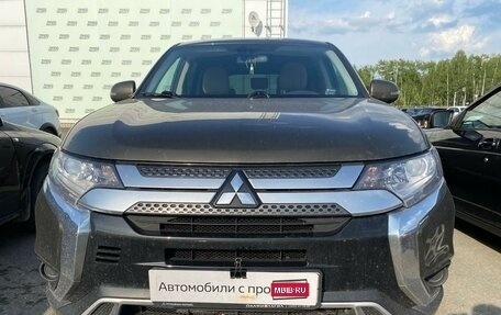 Mitsubishi Outlander III рестайлинг 3, 2019 год, 2 100 000 рублей, 1 фотография