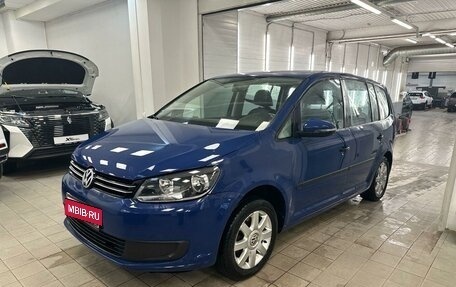 Volkswagen Touran III, 2011 год, 1 350 000 рублей, 1 фотография