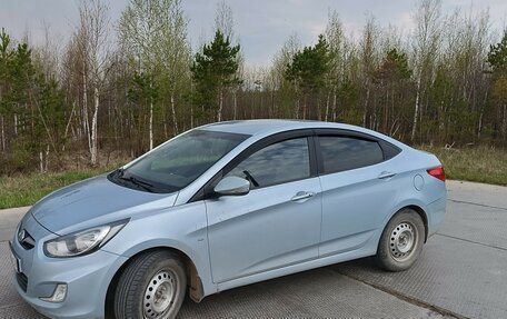 Hyundai Solaris II рестайлинг, 2011 год, 900 000 рублей, 4 фотография