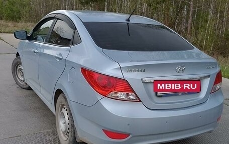 Hyundai Solaris II рестайлинг, 2011 год, 900 000 рублей, 3 фотография