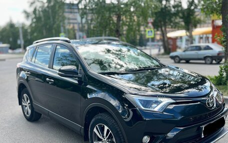 Toyota RAV4, 2017 год, 2 540 000 рублей, 2 фотография