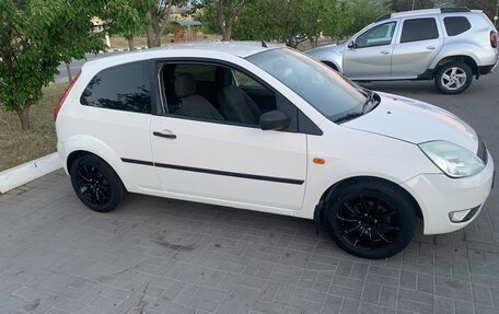 Ford Fiesta, 2003 год, 380 000 рублей, 2 фотография