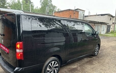 Peugeot Traveller I, 2019 год, 2 900 000 рублей, 6 фотография