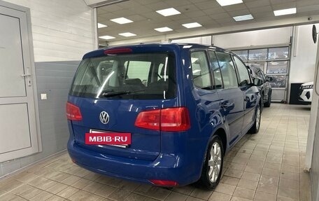 Volkswagen Touran III, 2011 год, 1 350 000 рублей, 4 фотография