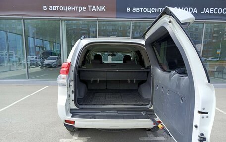 Toyota Land Cruiser Prado 150 рестайлинг 2, 2013 год, 3 490 000 рублей, 10 фотография