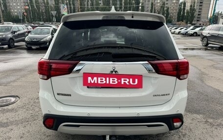 Mitsubishi Outlander III рестайлинг 3, 2018 год, 2 500 000 рублей, 6 фотография