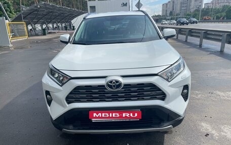 Toyota RAV4, 2020 год, 3 520 000 рублей, 2 фотография