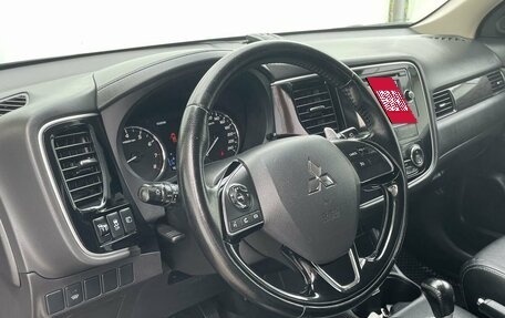 Mitsubishi Outlander III рестайлинг 3, 2016 год, 2 160 000 рублей, 16 фотография