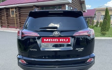 Toyota RAV4, 2019 год, 3 550 000 рублей, 4 фотография