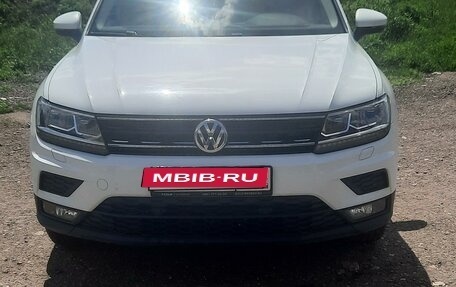 Volkswagen Tiguan II, 2018 год, 2 500 000 рублей, 3 фотография