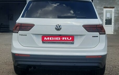 Volkswagen Tiguan II, 2018 год, 2 500 000 рублей, 8 фотография