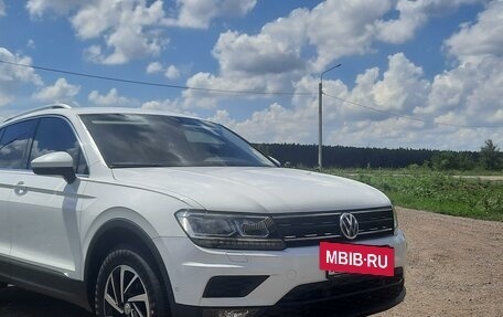 Volkswagen Tiguan II, 2018 год, 2 500 000 рублей, 5 фотография