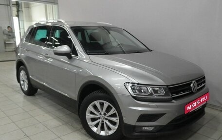 Volkswagen Tiguan II, 2017 год, 2 415 000 рублей, 2 фотография