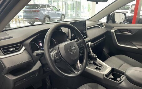 Toyota RAV4, 2019 год, 3 590 000 рублей, 10 фотография