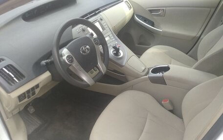 Toyota Prius, 2015 год, 1 330 000 рублей, 6 фотография