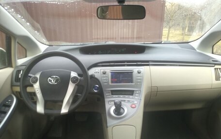 Toyota Prius, 2015 год, 1 330 000 рублей, 7 фотография