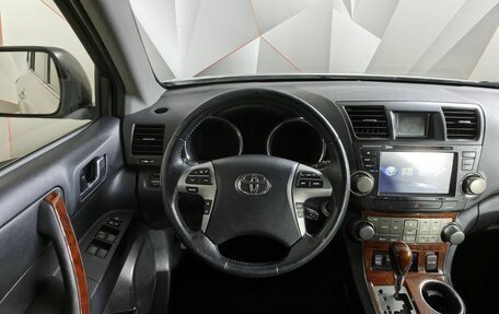 Toyota Highlander III, 2012 год, 2 028 000 рублей, 15 фотография