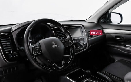 Mitsubishi Outlander III рестайлинг 3, 2018 год, 1 699 555 рублей, 9 фотография