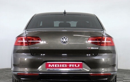Volkswagen Passat B8 рестайлинг, 2015 год, 1 877 000 рублей, 6 фотография