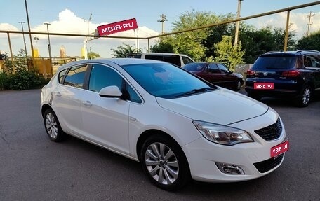 Opel Astra J, 2011 год, 735 000 рублей, 1 фотография