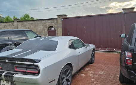 Dodge Challenger III рестайлинг 2, 2021 год, 3 500 000 рублей, 3 фотография