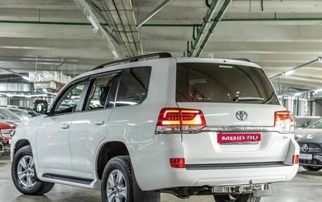 Toyota Land Cruiser 200, 2018 год, 6 349 000 рублей, 2 фотография