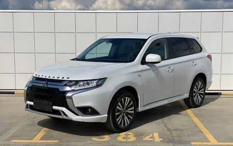 Mitsubishi Outlander III рестайлинг 3, 2022 год, 3 150 000 рублей, 1 фотография