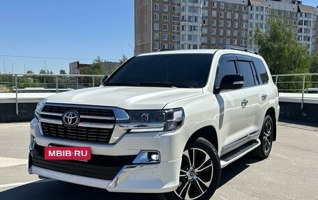 Toyota Land Cruiser 200, 2018 год, 6 650 000 рублей, 2 фотография