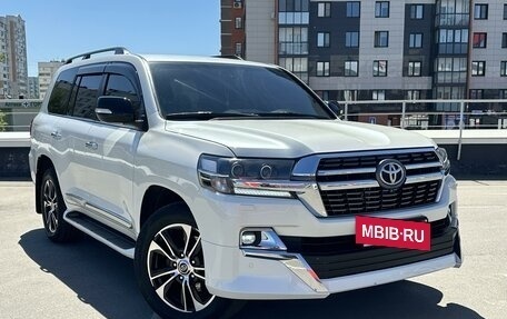 Toyota Land Cruiser 200, 2018 год, 6 650 000 рублей, 3 фотография