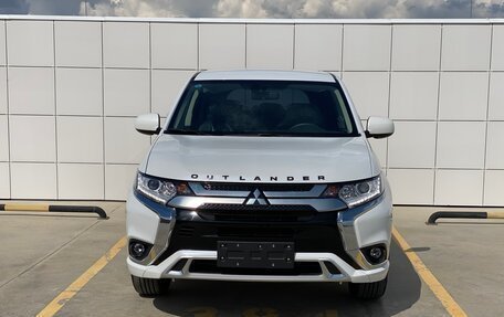 Mitsubishi Outlander III рестайлинг 3, 2022 год, 3 150 000 рублей, 3 фотография